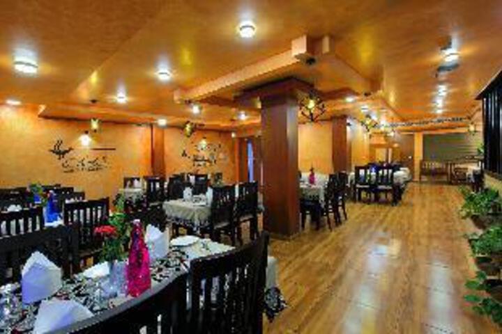 Dining 17 of 20