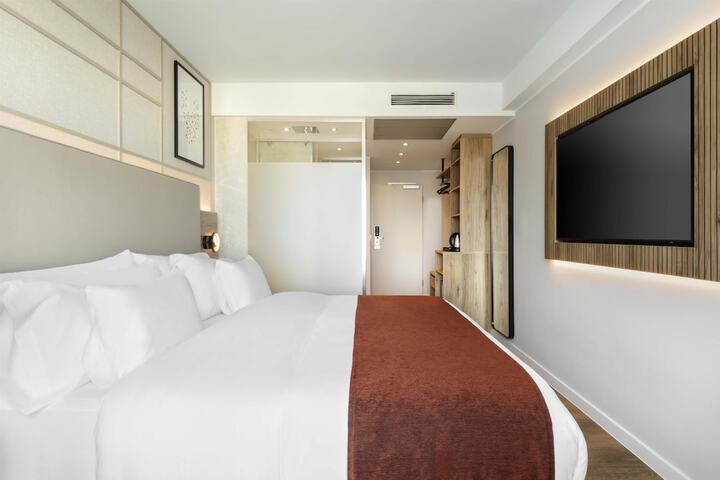 Room 36 of 92
