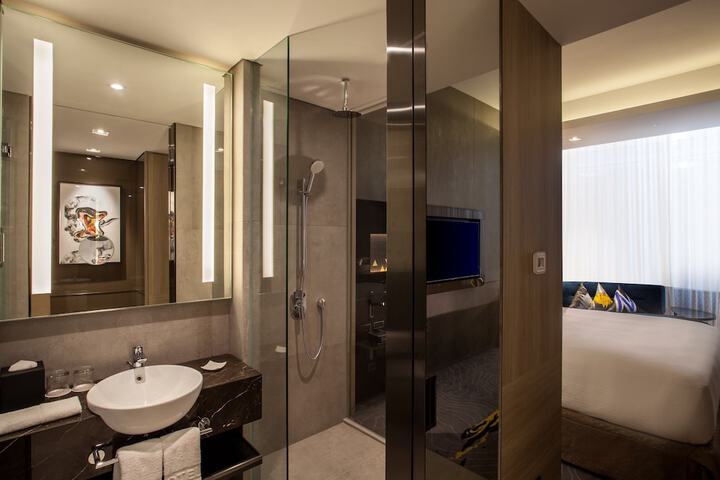 Room 18 of 74