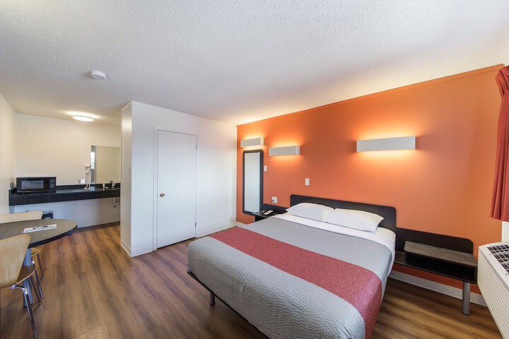 Room 13 of 46