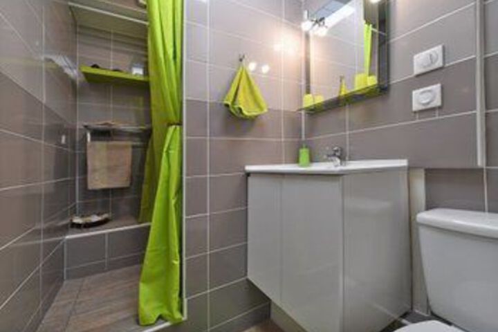 Room 4 of 27