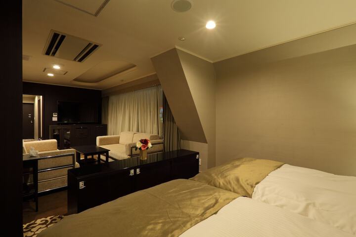 Room 6 of 74