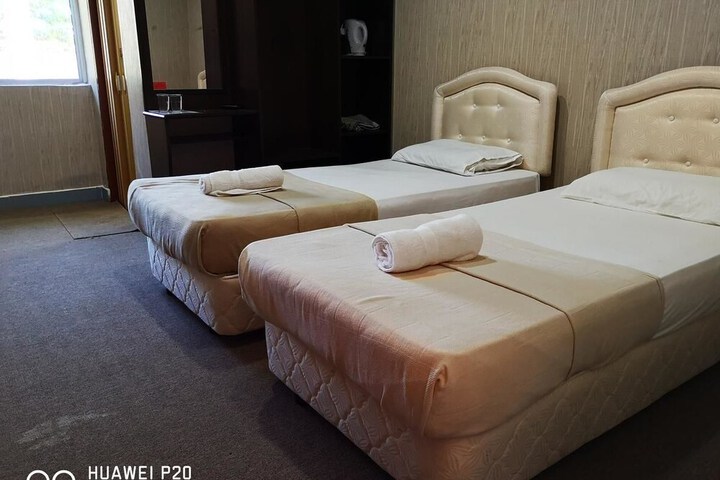 Room 5 of 18