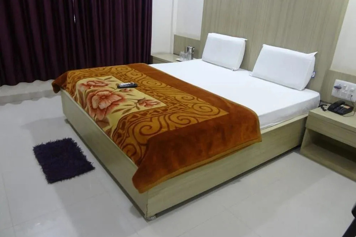 Room 7 of 18