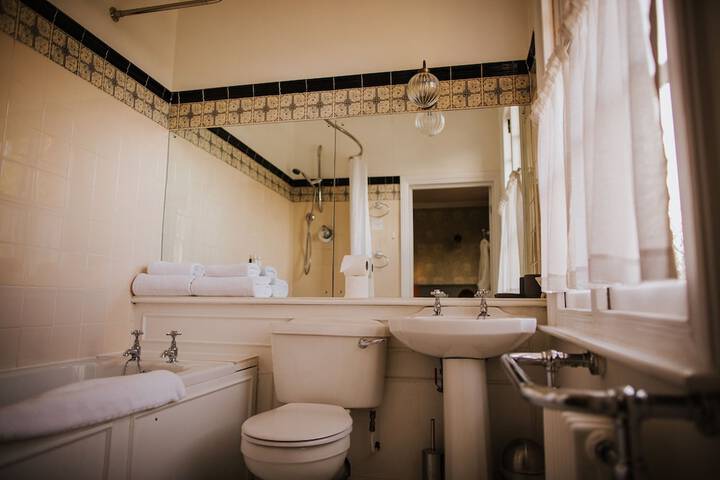 Room 14 of 65