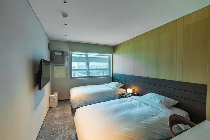 Room 6 of 15