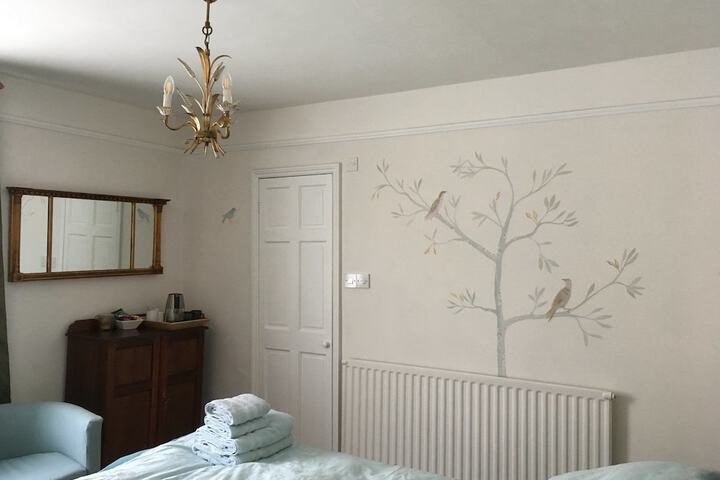 Room 6 of 8