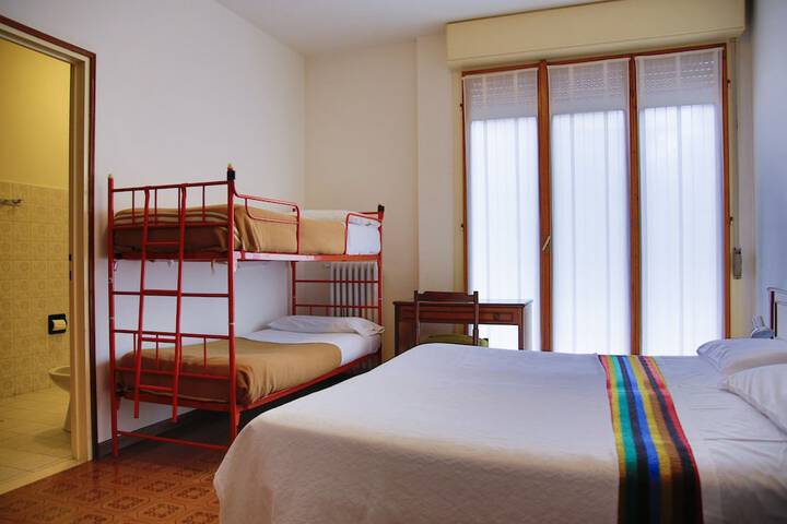 Room 4 of 48