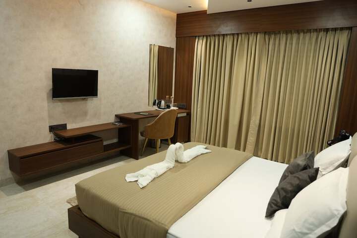 Room 3 of 34
