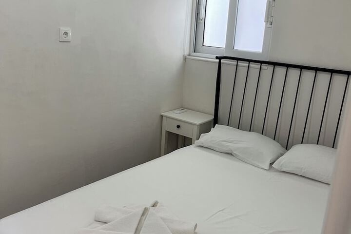 Room 33 of 96