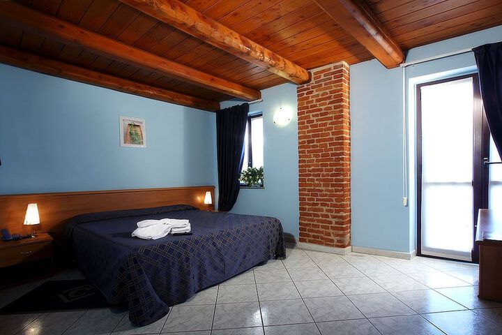 Room 2 of 45