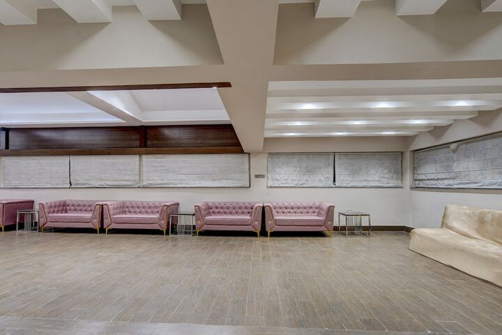 Ballroom/Hall 30 of 34