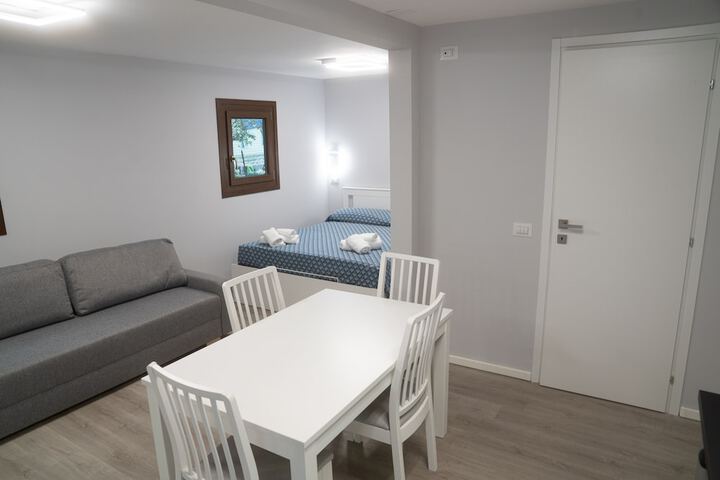 Room 16 of 52