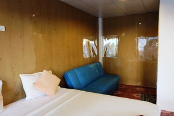 Room 15 of 32