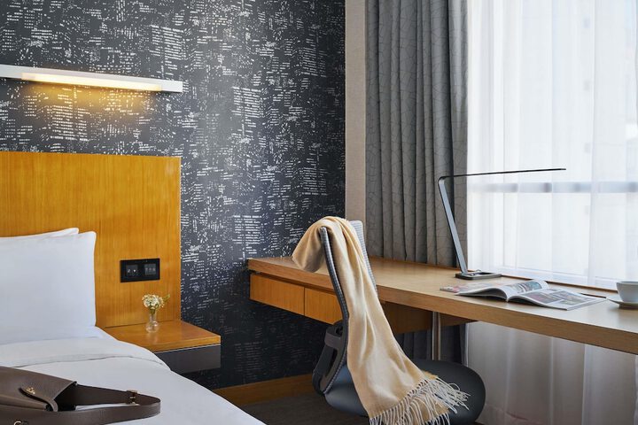 Room 9 of 92