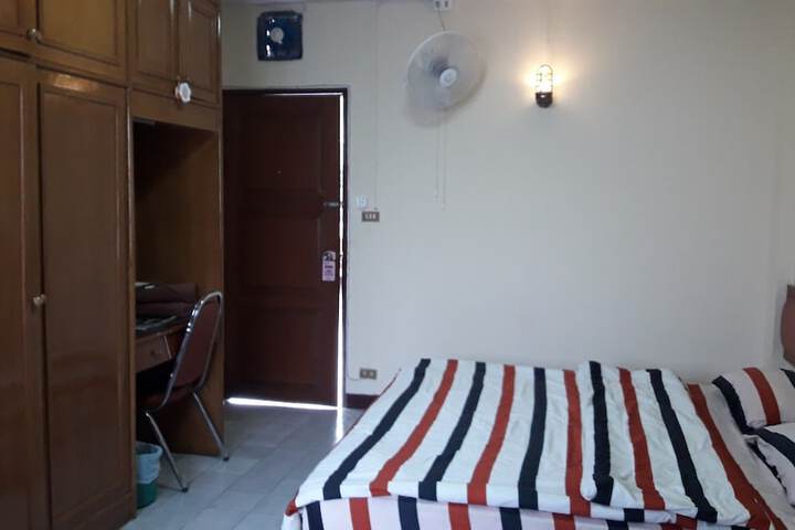 Room 13 of 33