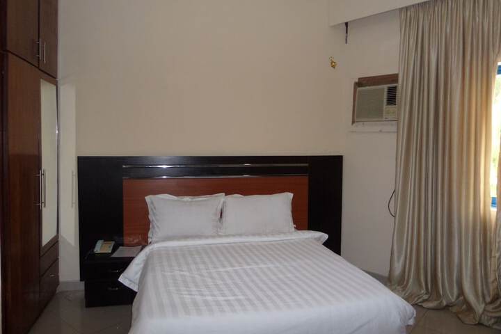 Room 4 of 23