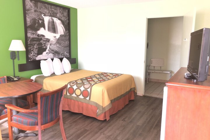 Room 5 of 28