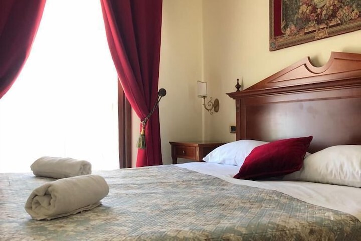 Room 9 of 85