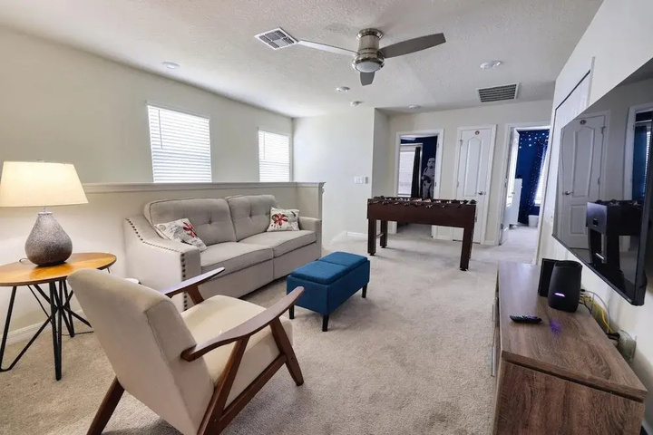 Room 11 of 19
