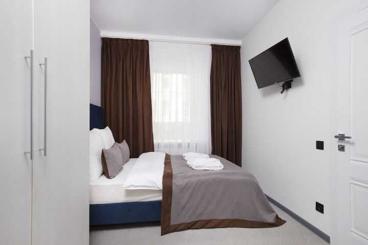 Room 9 of 20