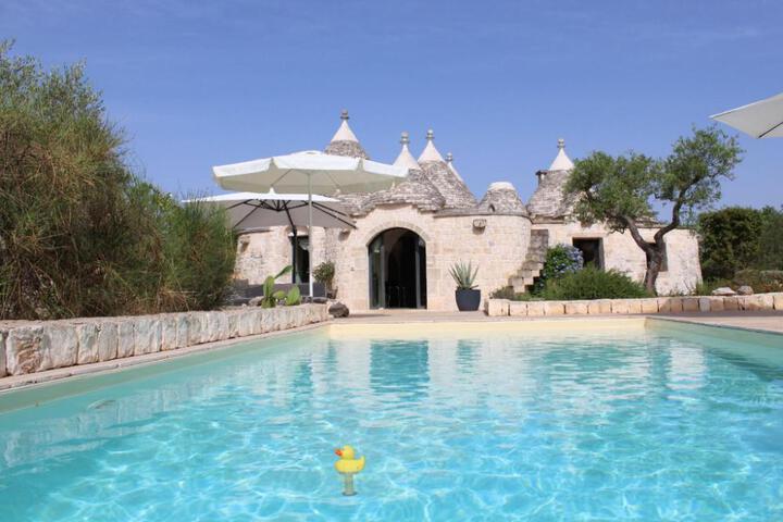 Ostuni Trullo fiabesco con piscina