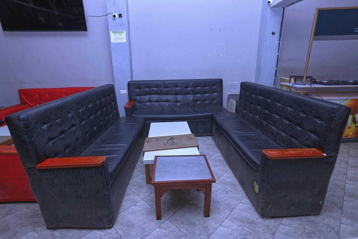 Lounge 37 of 51