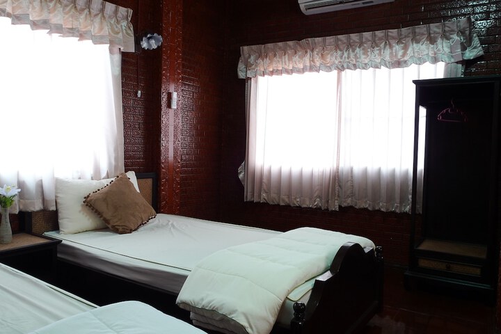 Room 8 of 32