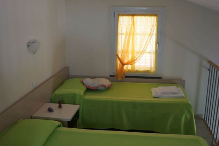 Room 9 of 122