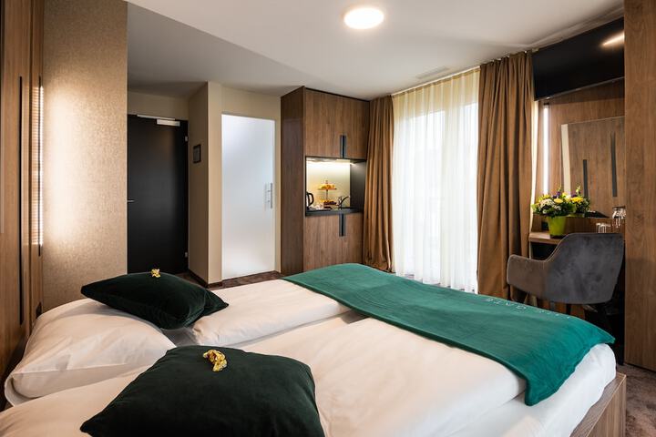 Room 8 of 32