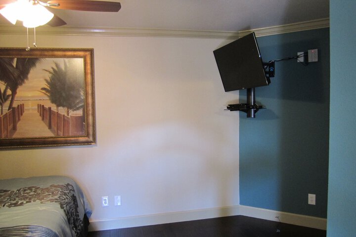 Room 6 of 210