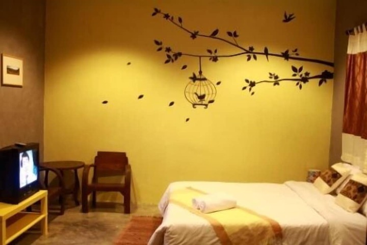 Room 12 of 38