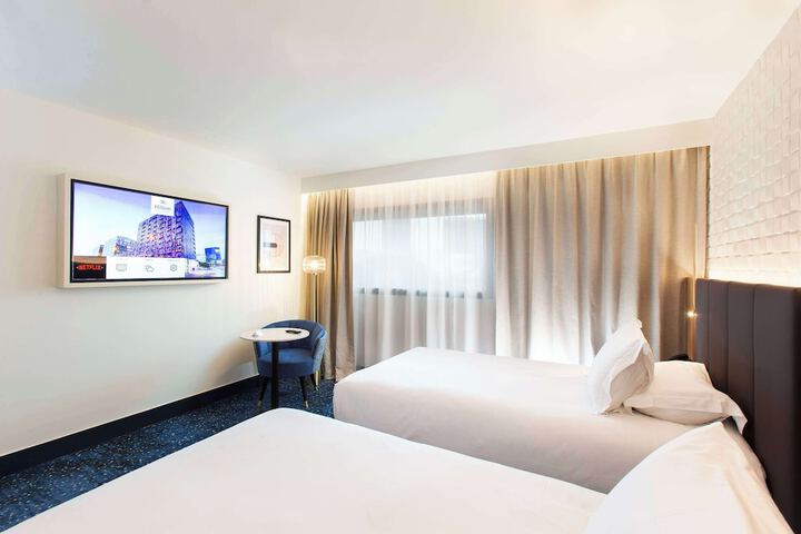 Room 25 of 153