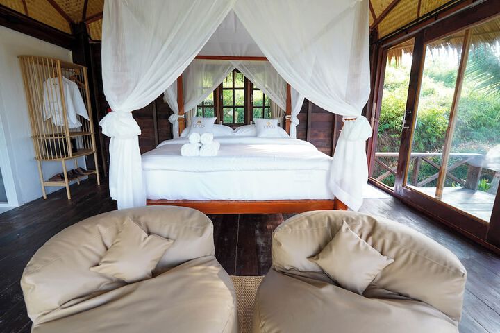 Room 4 of 95