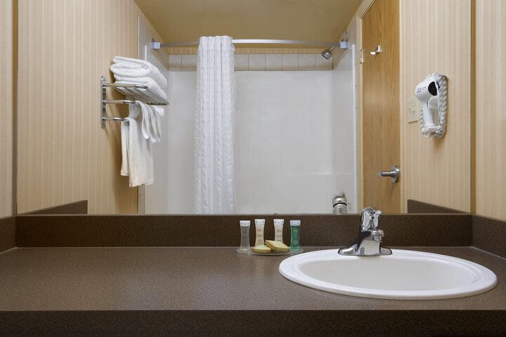 Room 7 of 28