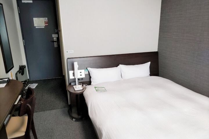 Room 9 of 33