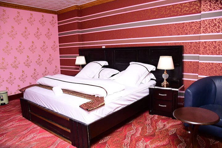 Room 17 of 36