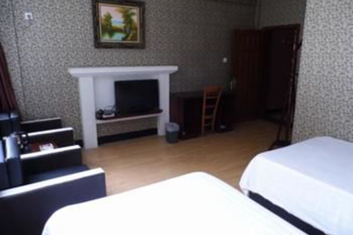 Room 10 of 34