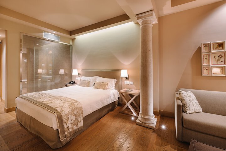 Room 10 of 52