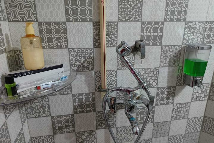 Room 6 of 18
