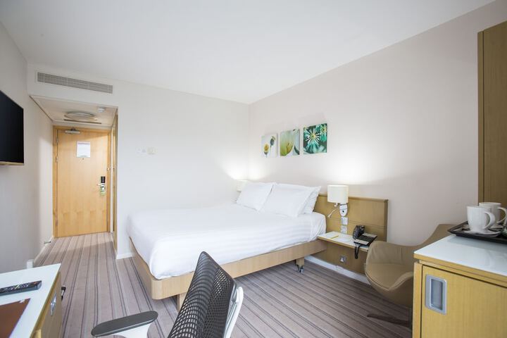 Room 3 of 85