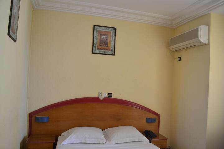 Room 10 of 31