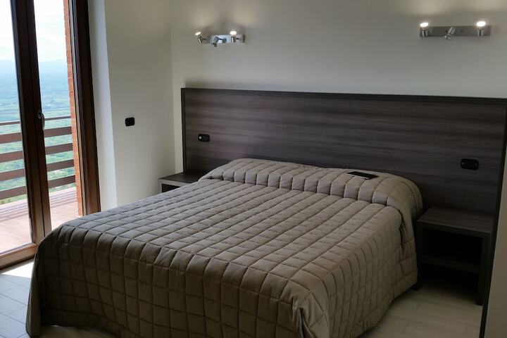 Room 2 of 39