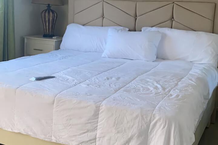 Room 10 of 28