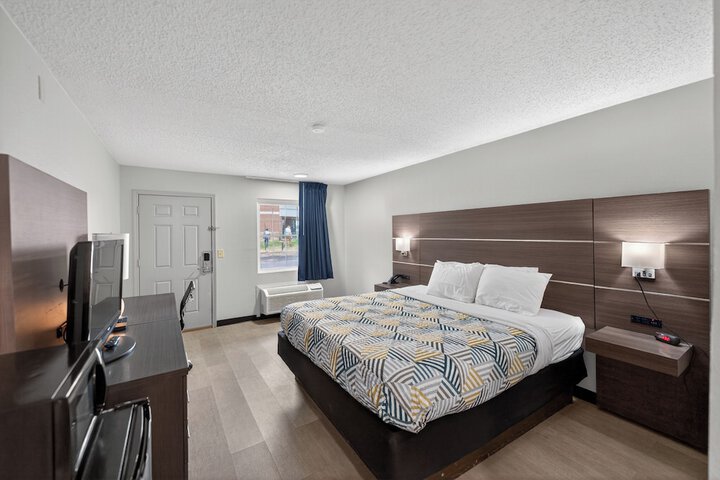 Room 7 of 12