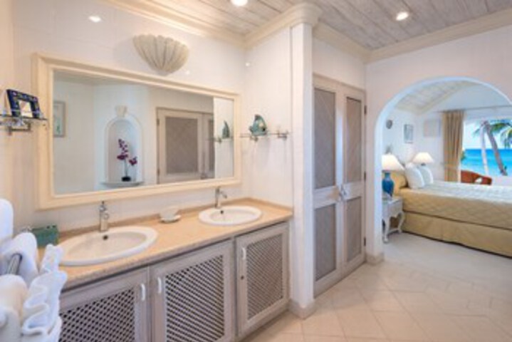 Room 4 of 18