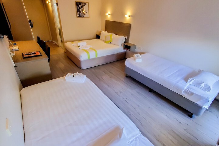 Room 30 of 100