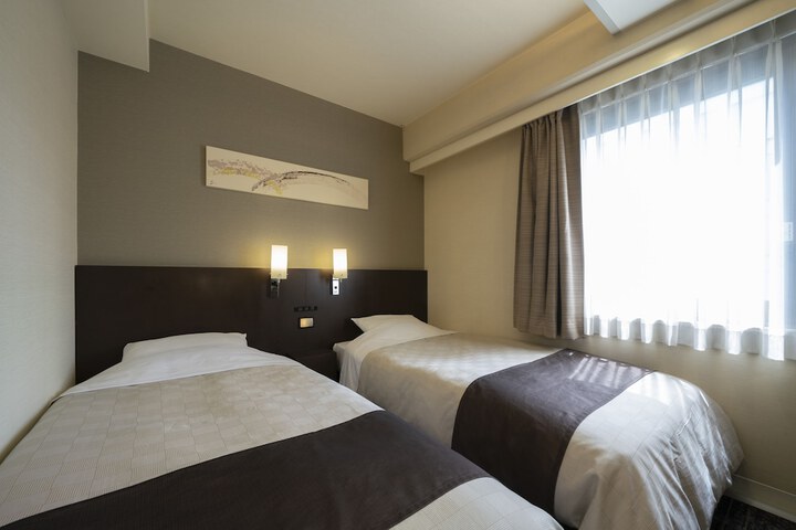 Room 26 of 100