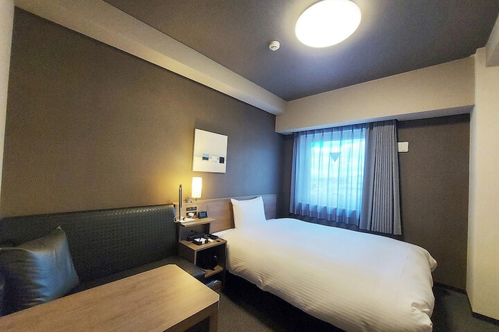 Room 5 of 18