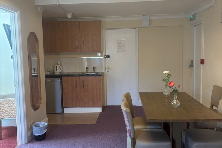 Room 10 of 33